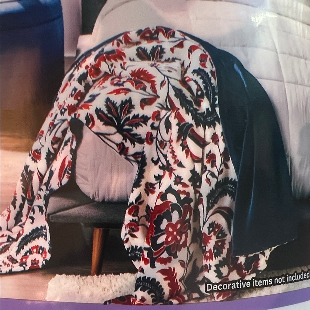 Better Homes & Gardens Velvet Plush Blanket - Picture 2 of 3